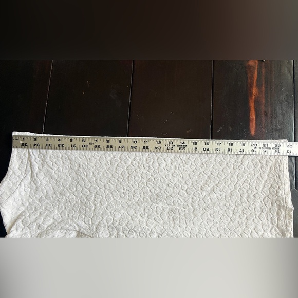 Doncaster NWOT Textured white stretch 
jersey, elbow length sleeves size LG - Picture 9 of 10